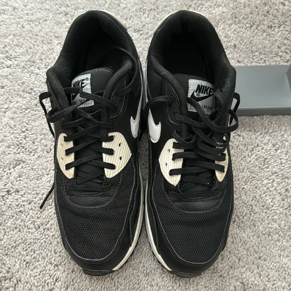 Women’s Nike Air Max 90